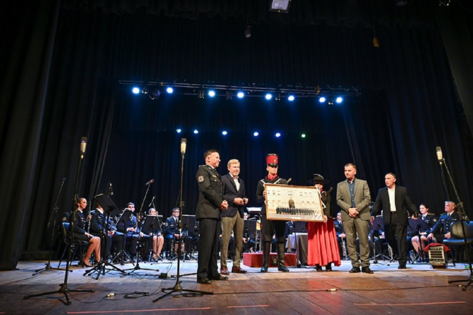El gobernador participó del concierto por los 206 años de la Banda de la Policía de Entre Ríos