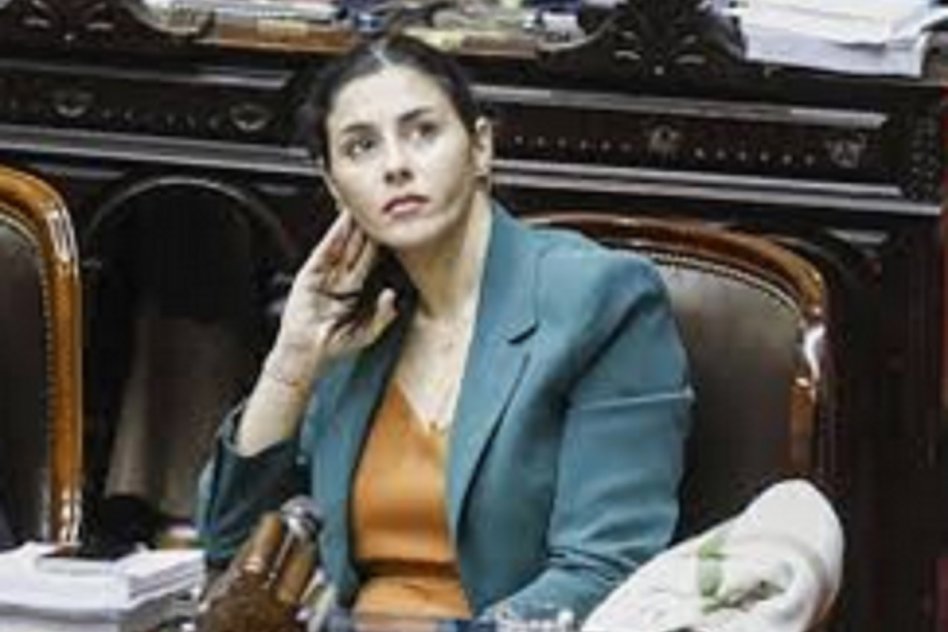 Pagano pidió la detención de Adorni: lo acusa de apretar testigos y exige aplicar la «doctrina Irurzun»