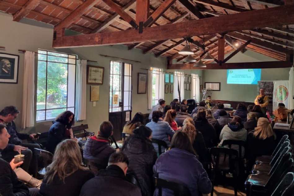 Capacitan a docentes entrerrianos en conservación y prevención de incendios en áreas protegidas