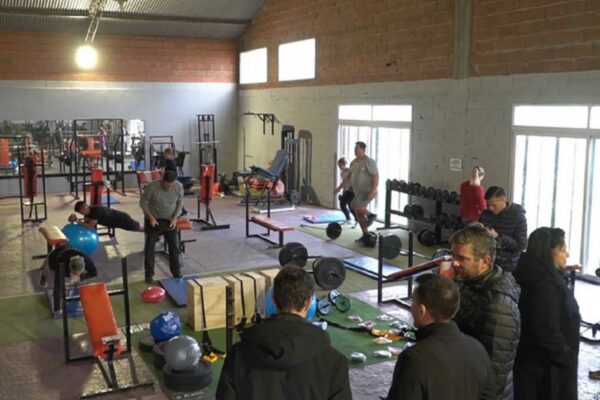 El Complejo Deportivo Raúl Alfonsín fortalece su gimnasio con nuevo equipamiento
