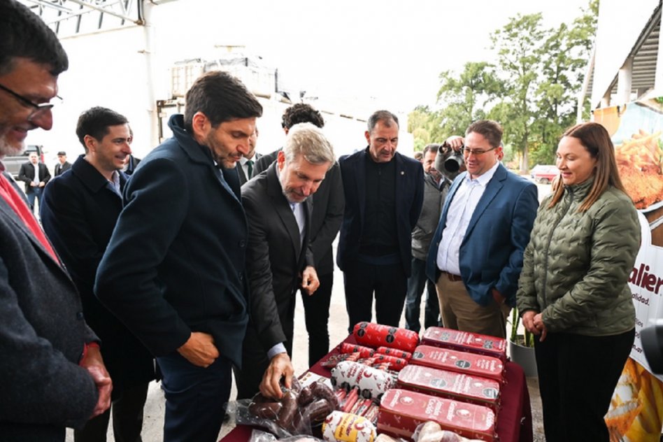 Frigerio y Pullaro entregaron el decreto de adhesión al RINI a Granalier