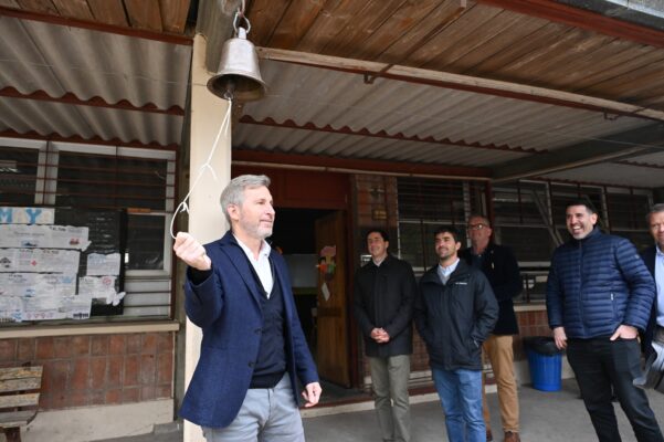 La provincia realiza mejoras históricas en un edificio escolar de cinco décadas de La Paz