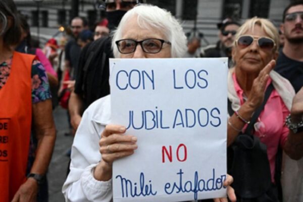Las jubilaciones mínimas perdieron un 10,3% contra la inflación desde que asumió Milei