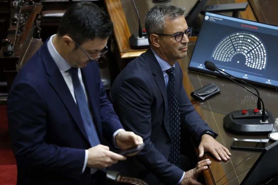 Menem no quiere ser jefe de Gabinete y maniobra para que lo elijan a Petri