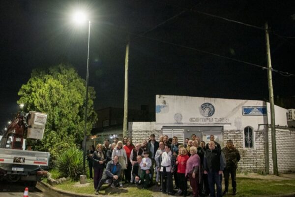 El plan Paraná 100% LED sigue modernizando el sistema de alumbrado público de nuevos barrios