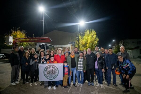 El programa Paraná 100% LED sigue mejorando la calidad de vida en los barrios