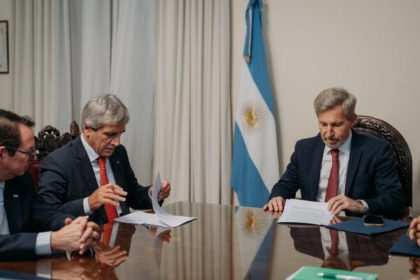 Frigerio y Caputo firmaron un acuerdo que reconoce acreencias a favor de Entre Ríos