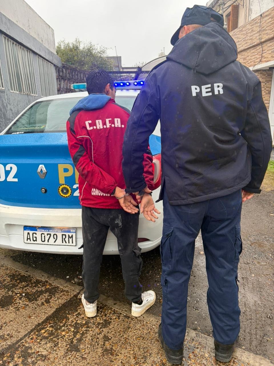 Detuvieron a un hombre por robar limones de una vivienda en Paraná