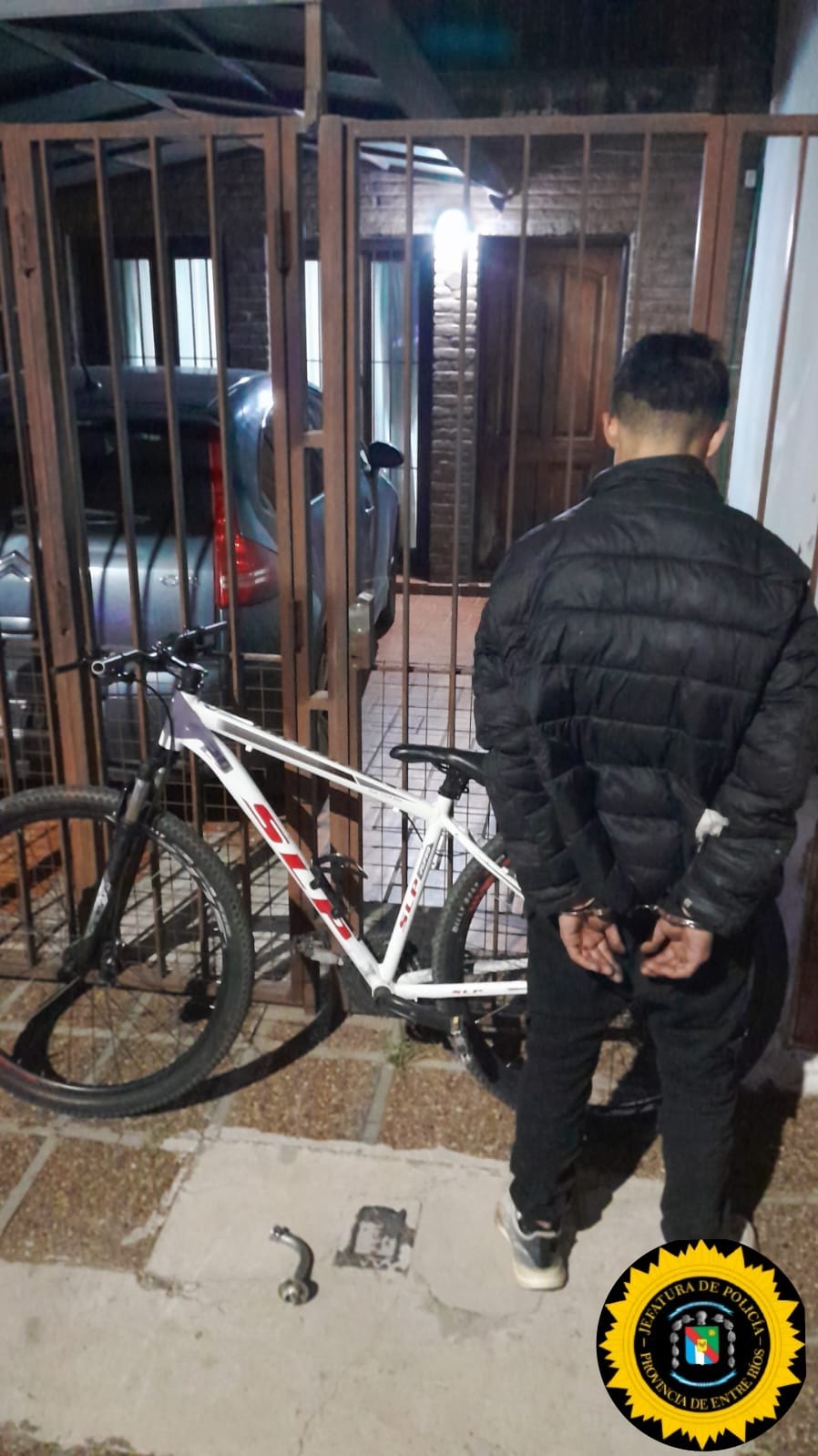 Secuestraron una bicicleta y una canilla de ducha durante un procedimiento policial