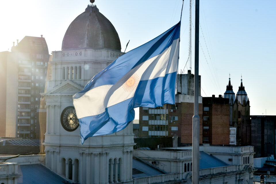 Más de 2.000 estudiantes de Paraná prometerán lealtad a la Bandera en Plaza Mansilla