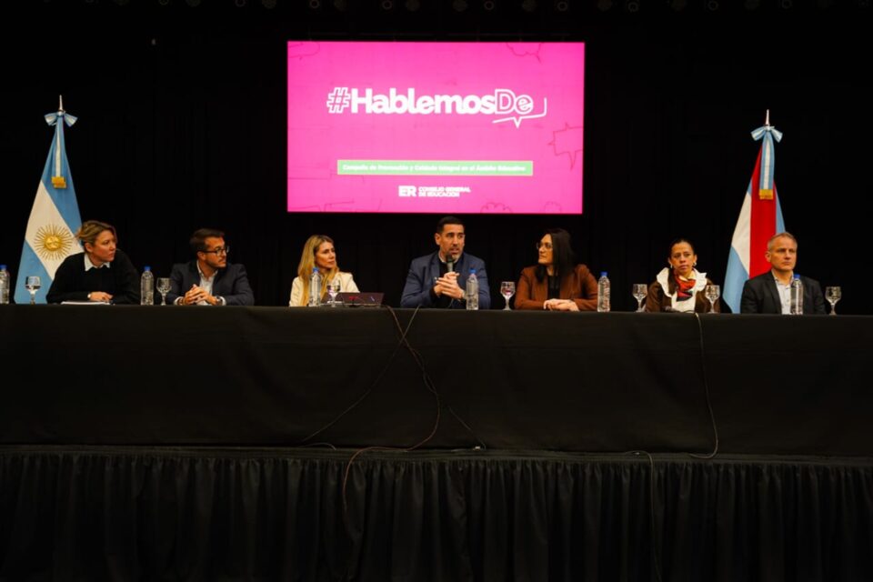 Más de 1.500 personas participaron en Paraná de una jornada sobre consumos digitales y ciberbullying