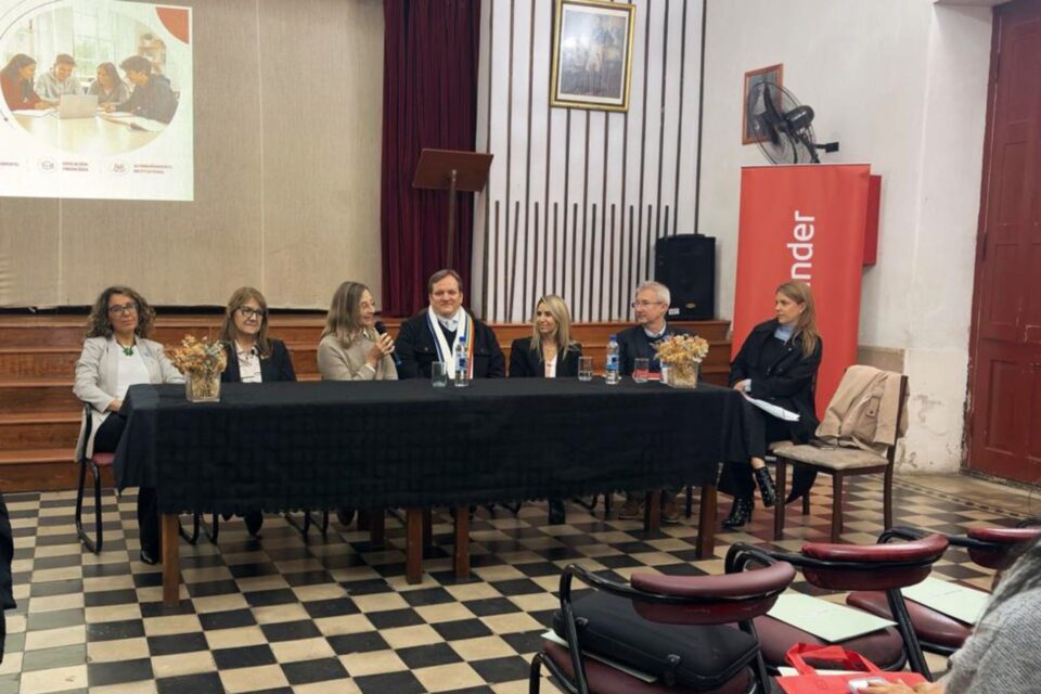 Cien directivos de escuelas privadas iniciaron una capacitación universitaria con becas completas