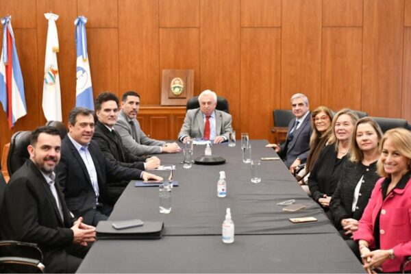 El CGE y la Justicia firmaron un convenio para fortalecer la educación de jóvenes en conflicto con la ley