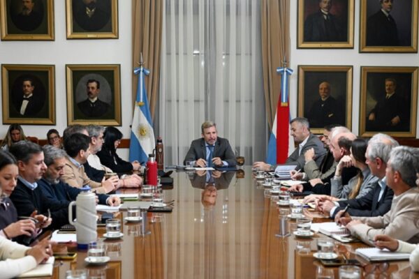 Frigerio encabezó una nueva reunión de gabinete con eje en obras viales y gestión