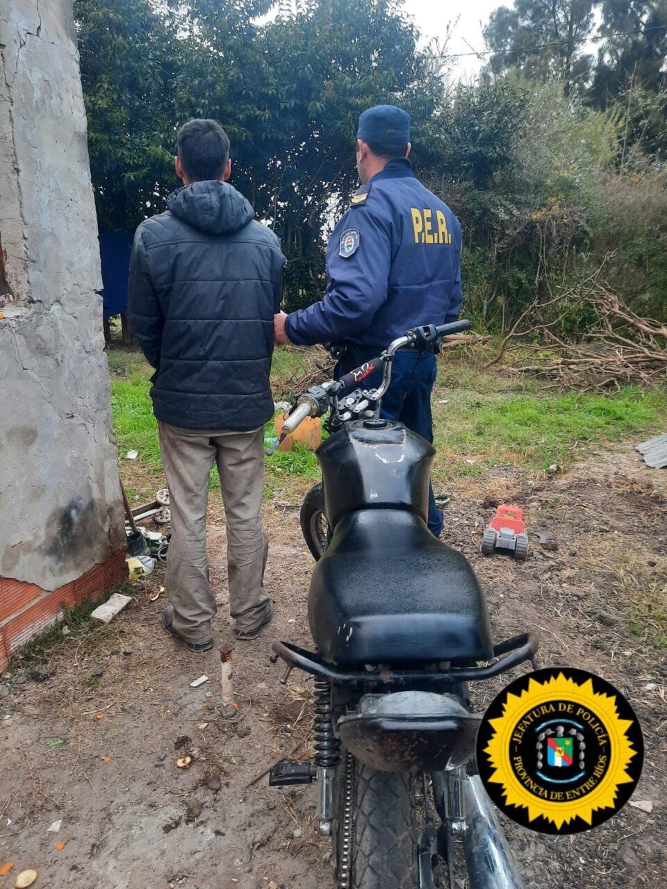 Allanamientos por una tentativa de homicidio: secuestraron un arma y detuvieron a un hombre