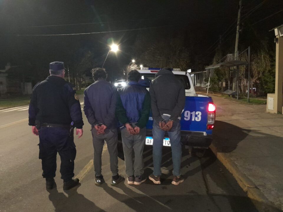 Detuvieron a tres hombres tras un intento de robo en un comercio sobre avenida Ramírez