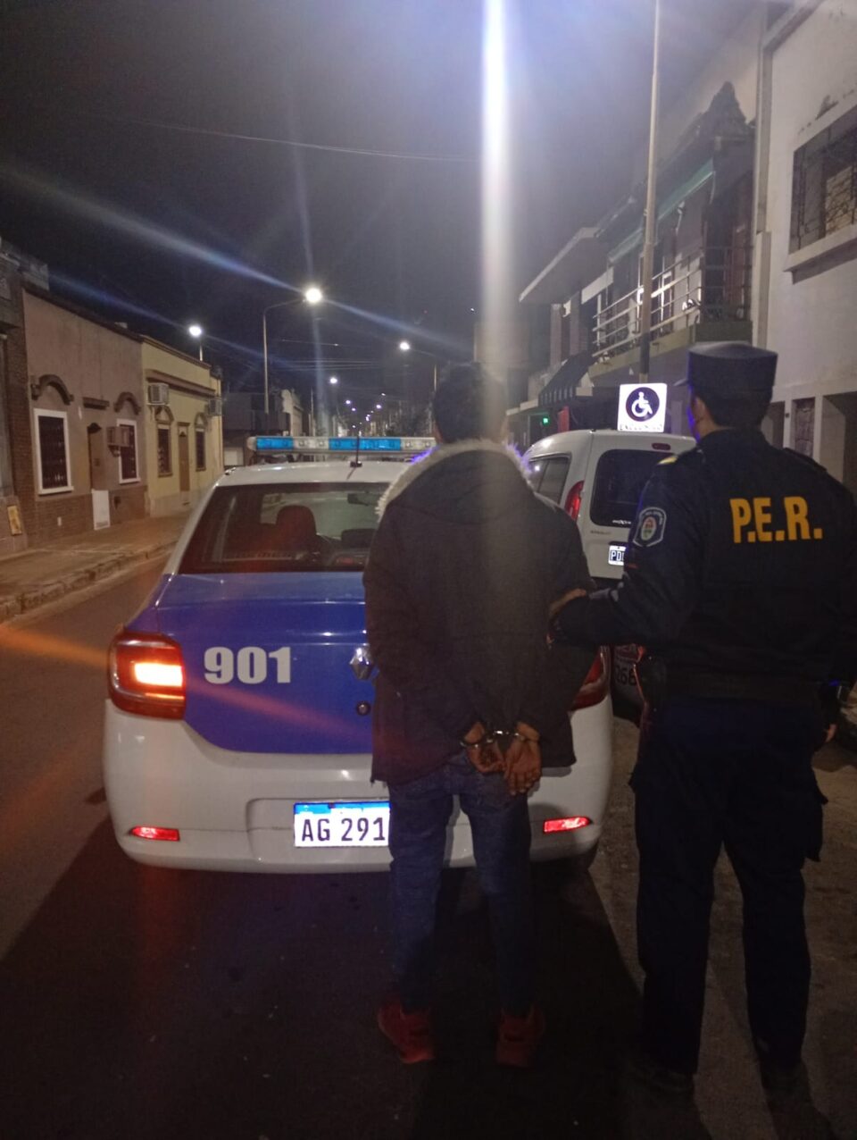 Detuvieron a un hombre acusado de intentar ingresar a dos viviendas en barrio Las Flores