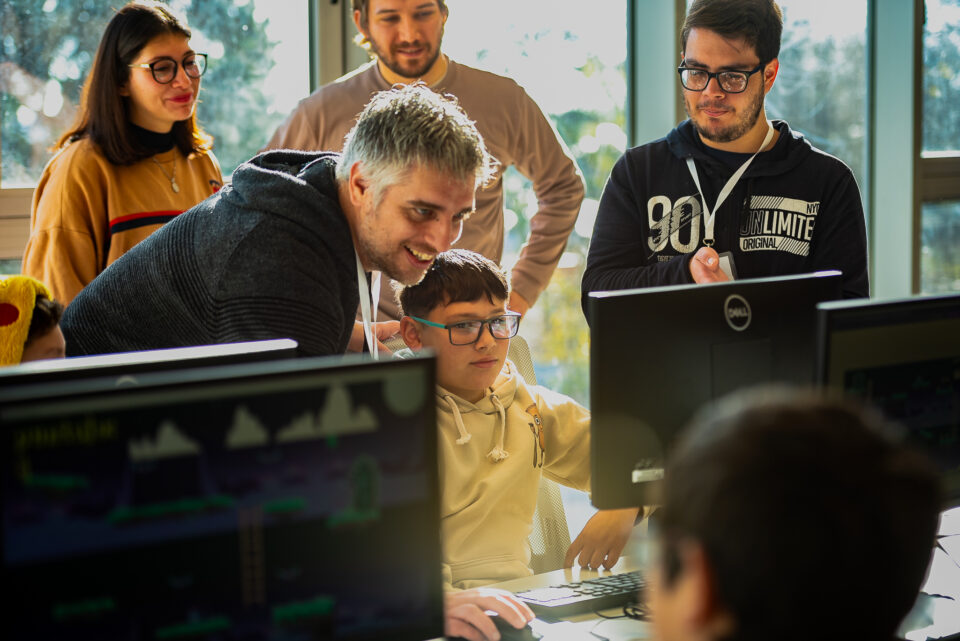 Jóvenes aprendieron a crear videojuegos en un taller gratuito del MiradorTEC
