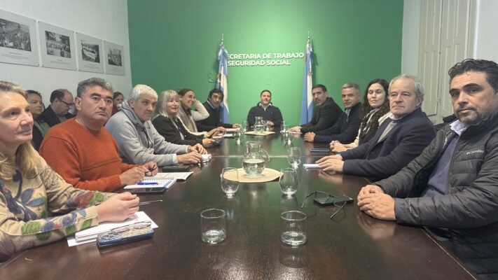 El Gobierno de Entre Ríos mejoró la oferta salarial para los docentes y elevó el salario mínimo a 0.000