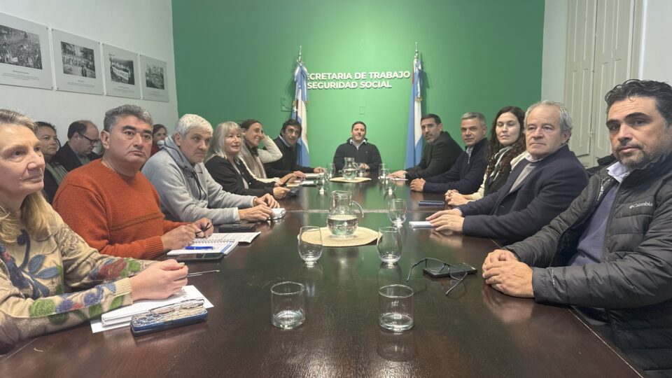 El Gobierno de Entre Ríos mejoró la oferta salarial para los docentes y elevó el salario mínimo a 0.000