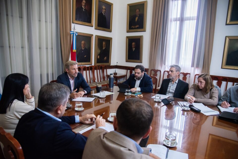Frigerio encabezó una reunión de gabinete para coordinar acciones preventivas ante el fenómeno de El Niño