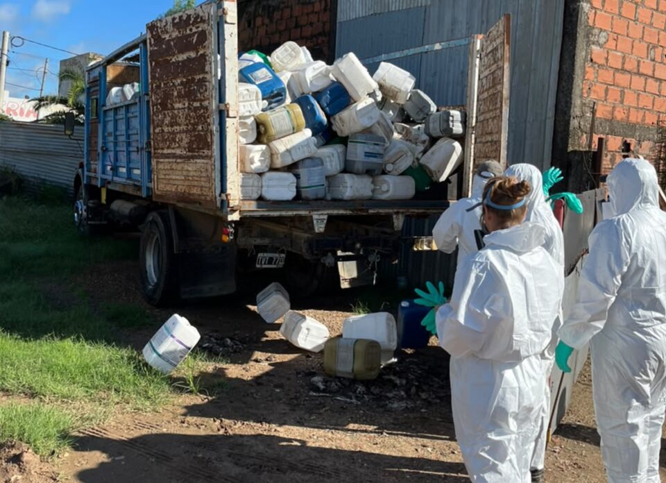 Clausuraron un predio en Rosario del Tala por acopio ilegal de envases de fitosanitarios