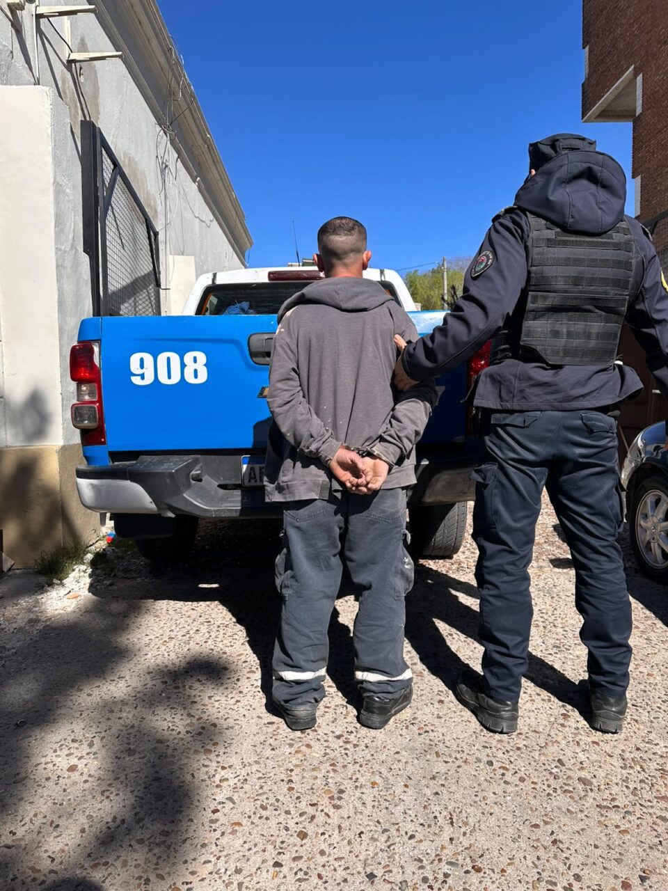 Detuvieron a un hombre acusado de arrebatarle el celular a un joven