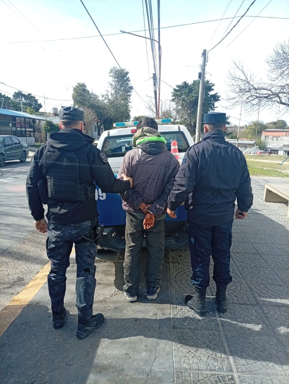 Intentó robarle la mochila a un joven y lo amenazó con un arma blanca