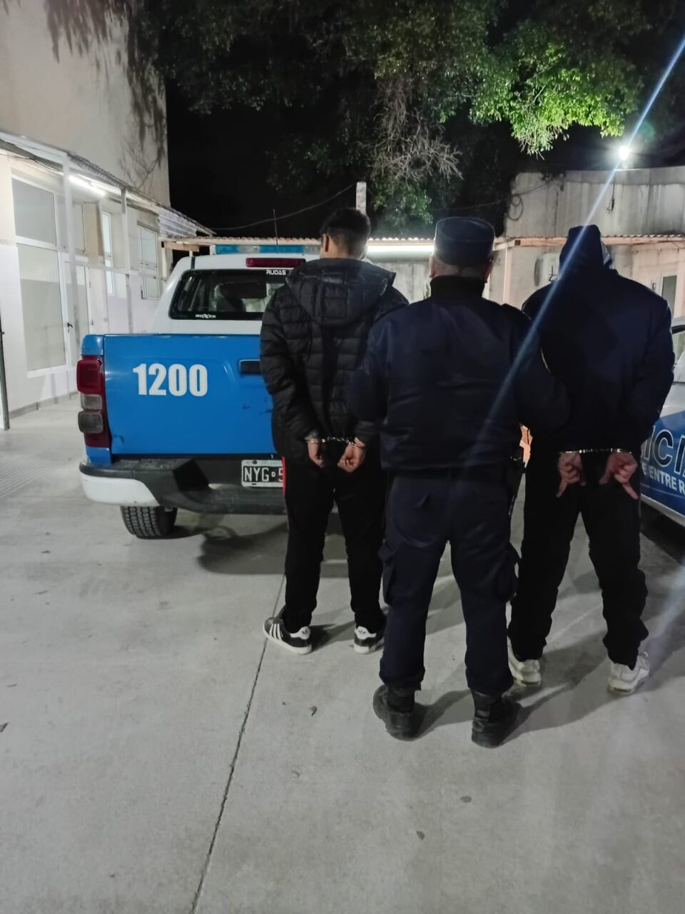 Detuvieron a dos hombres por efectuar disparos al aire en barrio Alloatti