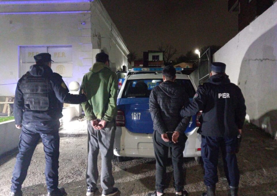 Detuvieron a dos hombres tras sustraer muebles de un local en Paraná