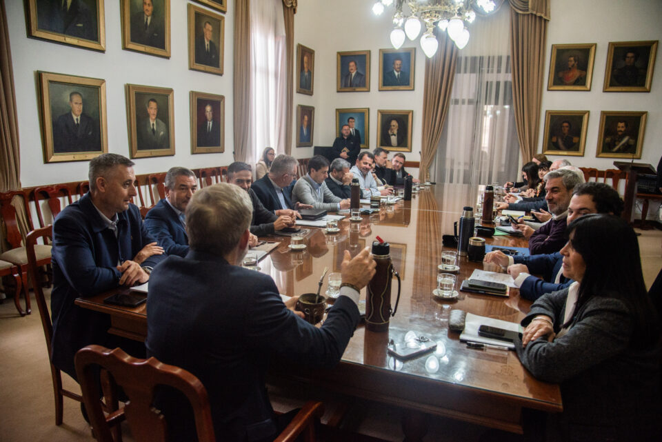 Entre Ríos avanza con una inversión de .000 millones en maquinaria vial