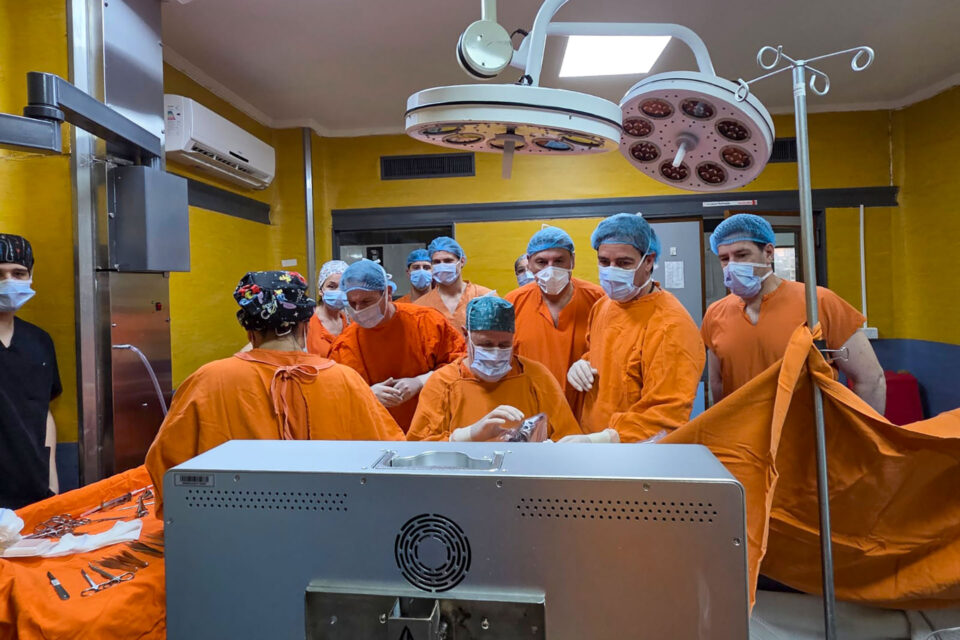 Profesionales del hospital San Roque se capacitaron en cirugía endoscópica de oído