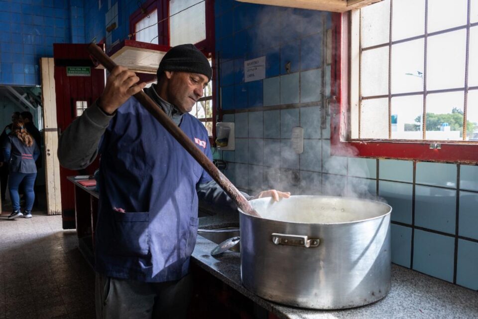 El Gobierno apelará la cautelar por los desayunos escolares y garantiza el servicio