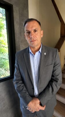 Lic. Claudio Omar González: «Radio Azul nació para abrir nuestra institución a la comunidad y mostrar qué y cómo somos»