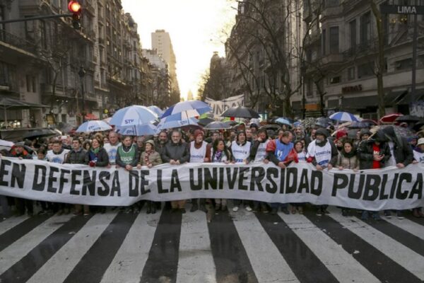 Docentes universitarios pararán por 48 horas ante la falta de cumplimento de la Ley de Financiamiento