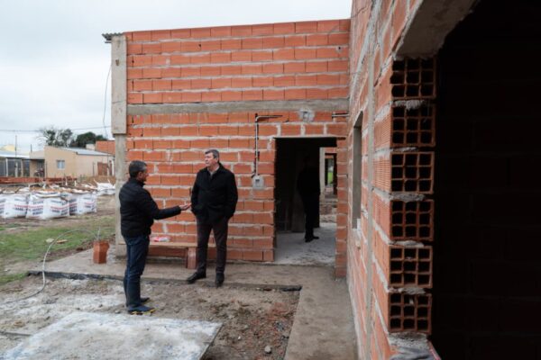 Avanza la construcción de 10 viviendas en Gobernador Mansilla