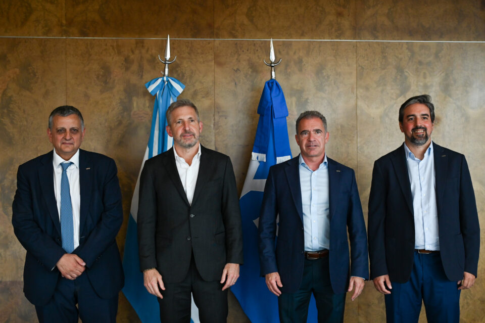 Entre Ríos e YPF acordaron impulsar la producción de arena y nuevas inversiones