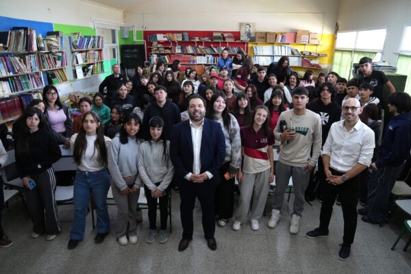 Más de 70 estudiantes de Paraná recibieron herramientas para el primer empleo