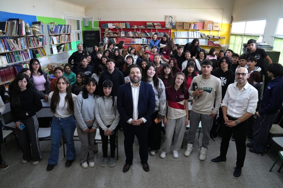 Más de 70 estudiantes de Paraná recibieron herramientas para el primer empleo