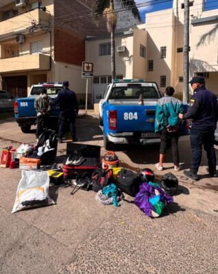 Dos hombres fueron aprehendidos tras un robo y recuperaron numerosos elementos