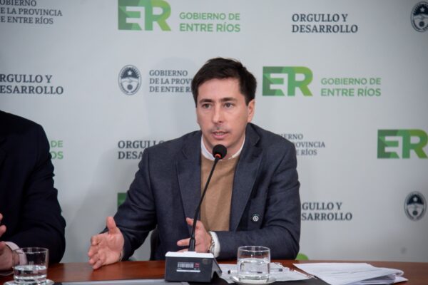 Colello destacó el diálogo de Frigerio para evitar la planta de hidrógeno frente a Colón