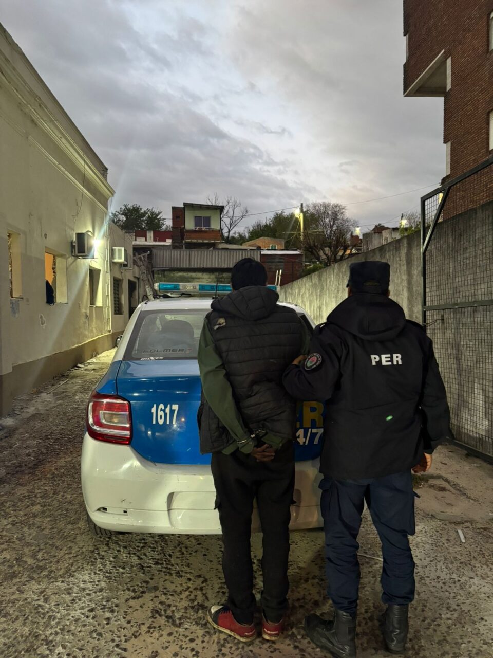 Detuvieron a un hombre tras el robo de un celular en el balneario Thompson