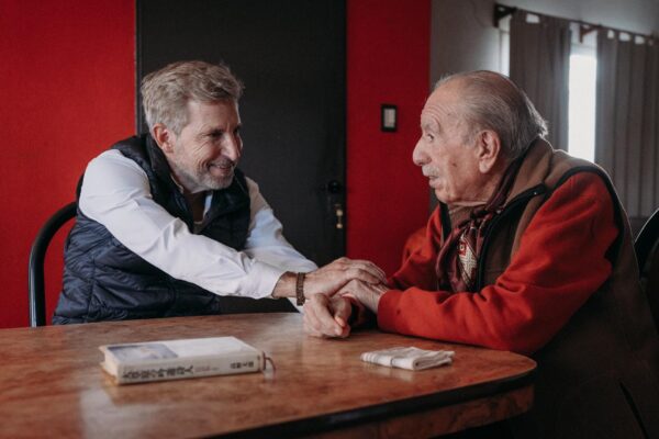 Frigerio visitó a Víctor Velázquez y destacó su trayectoria en la música popular argentina