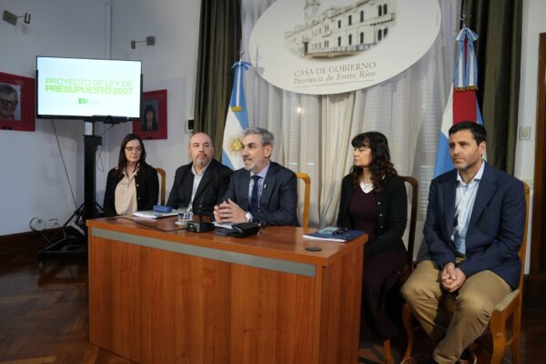 El Ejecutivo provincial presentó el Presupuesto 2027 con un incremento del 77% en inversión pública