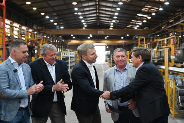 Frigerio entregó la adhesión al RINI a Metalúrgica Hermann: la firma proyecta invertir .500 millones en Gualeguaychú