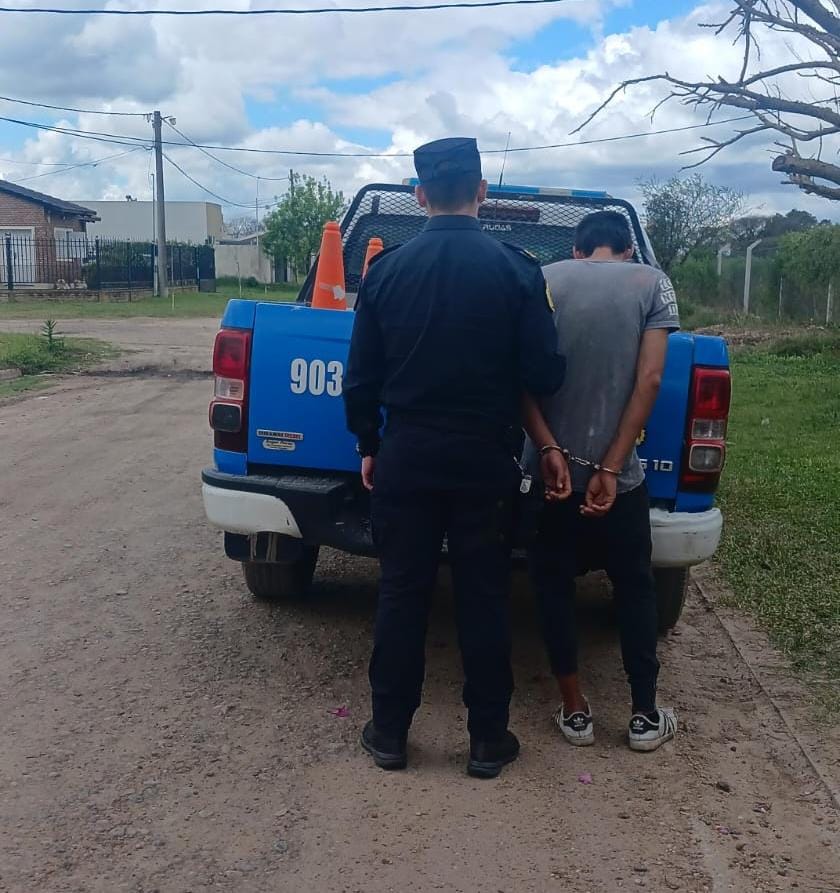 Aprehendieron a un hombre que intentaba robar una motocicleta en una vivienda
