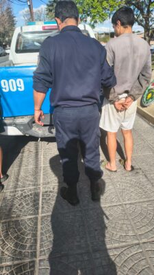 Detuvieron a un joven acusado de robar dinero de una pollería