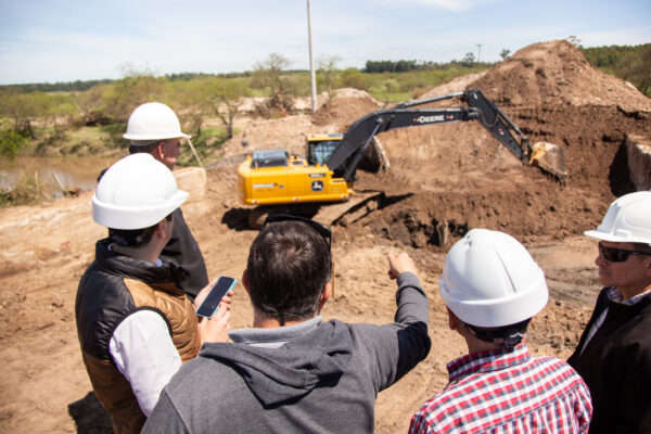 Avanzan obras viales y escolares en el departamento Federación con fondos de Cafesg