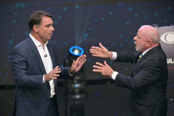 Hacia la segunda vuelta del próximo domingo Brasil: Lula y Bolsonaro chocan en un primer debate clave