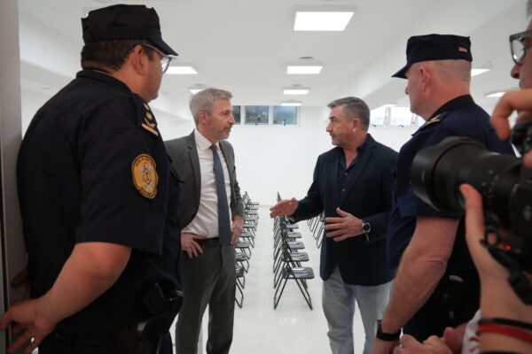 Rogelio Frigerio recorrió la nueva sede de la Jefatura Departamental de Paraná